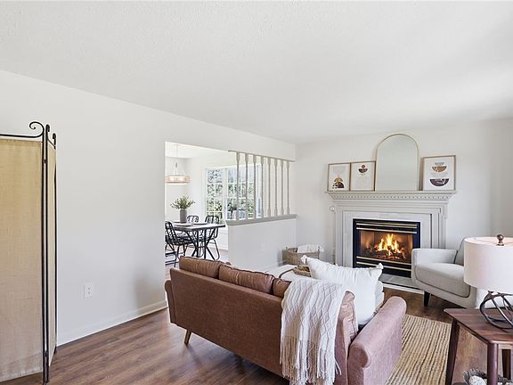 5th image of 582 Bram Hall Dr