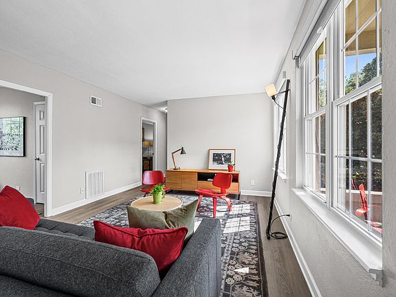 3rd image of 601 Cleveland St Unit 3D