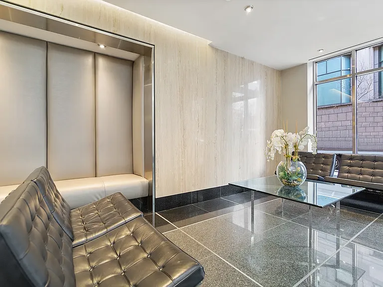 311 W 50th St #7E — Photo 8