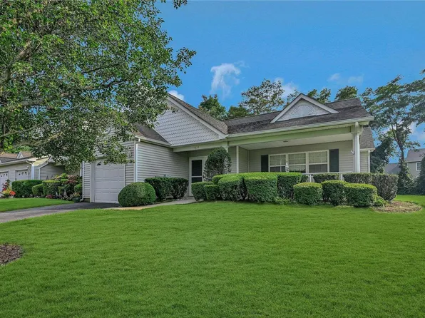 204 Pebble Beach Path #204, Riverhead, NY 11901