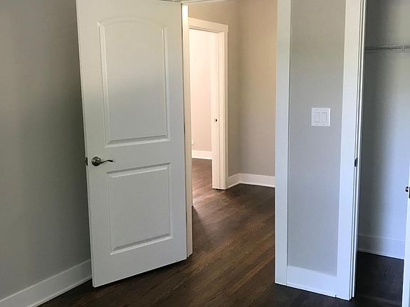 5th image of 1223 W Foster Ave #2W