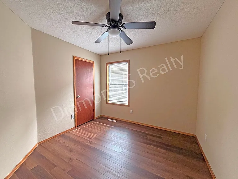 1413 W Rainey St — Photo 8