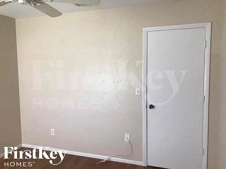 1209 NE 18th Pl — Photo 13