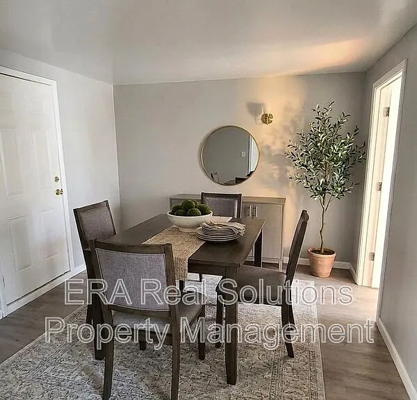 2906 Woodgrove Dr — Photo 2