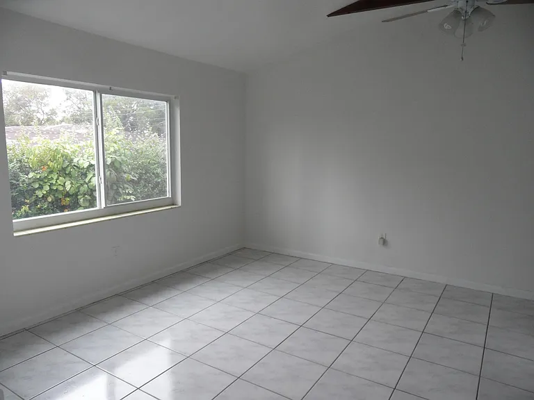 3363 SW 7th St — Photo 3