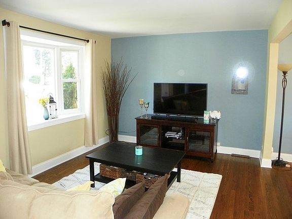 5th image of 2817 W 99th Pl