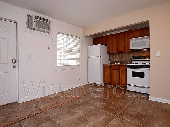 4th image of 616 N 46th St APT 4