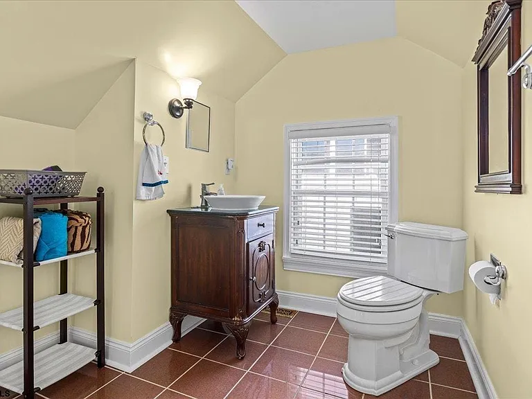 104 S Oakland Ave — Photo 36