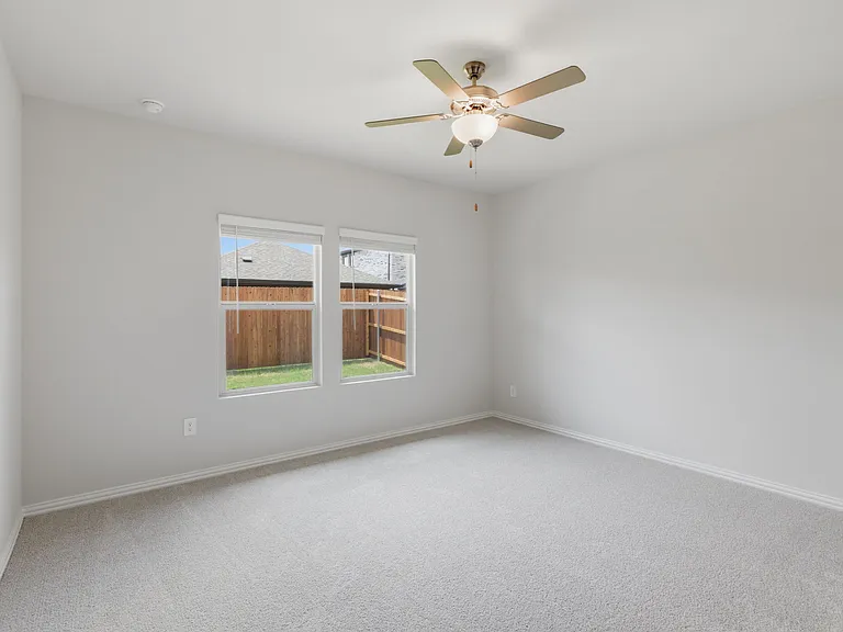 501 Green Gables Dr — Photo 5