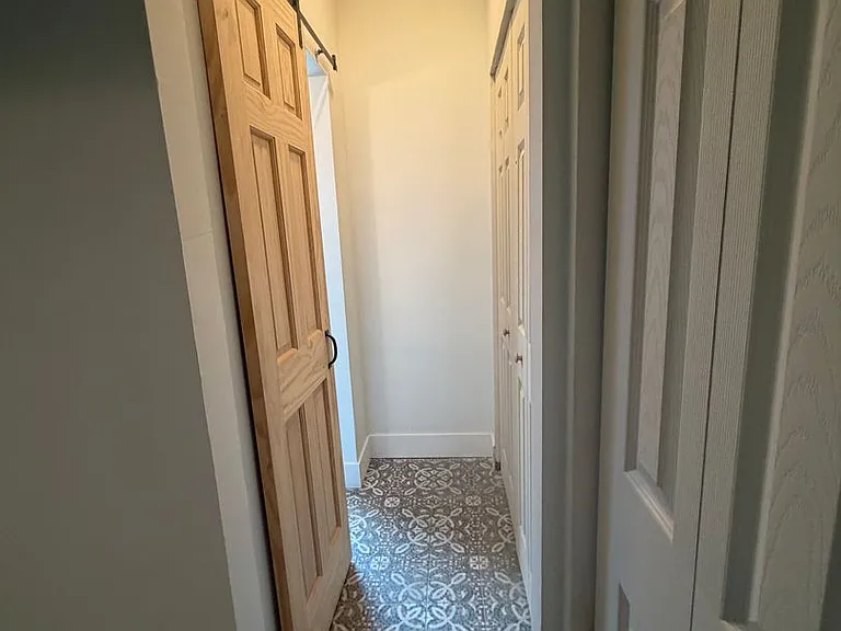 2711 Indiana Ave — Photo 8