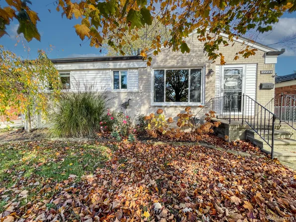 22235 Lanse St, Saint Clair Shores, MI 48081