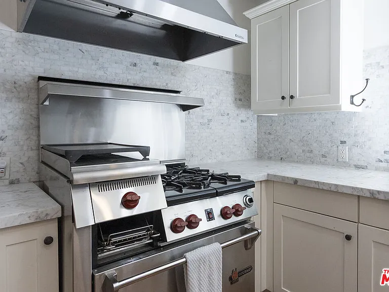 1407 N Beverly Dr — Photo 24