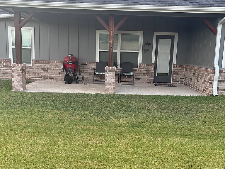 1202 Delmar Dr — Photo 4