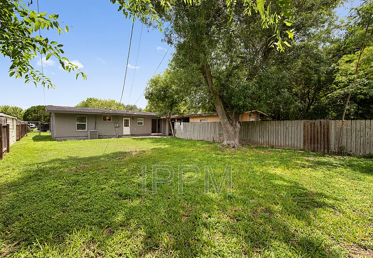 717 E Jim Hogg Ave — Photo 1