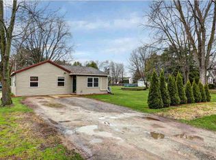 1493 N Oakwood Rd, Oshkosh, WI 54904