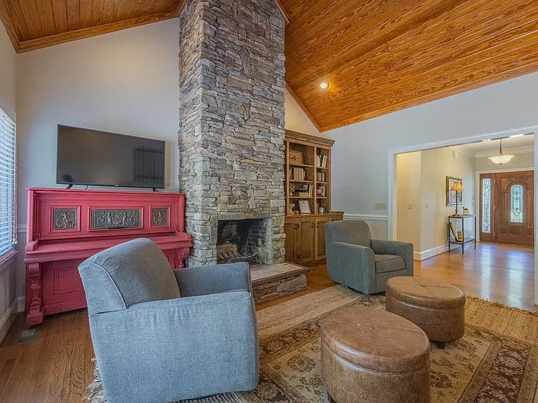 4060 Macon Hwy — Photo 16