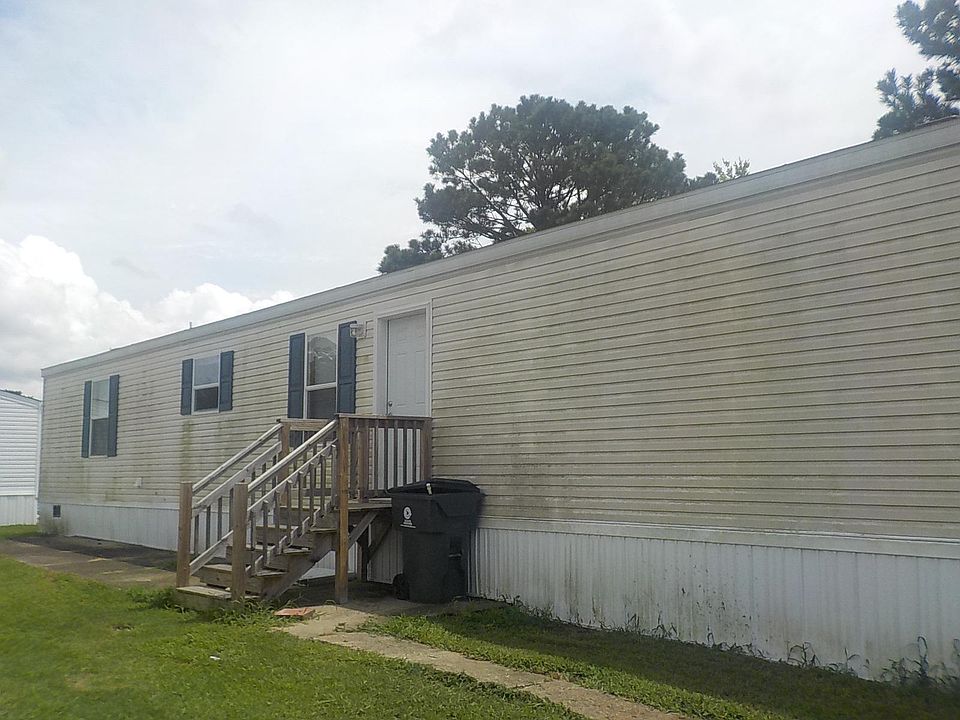 1st image of 210 N Pecan Ct