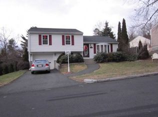 267 Ellendale Cir, Springfield, MA 01128