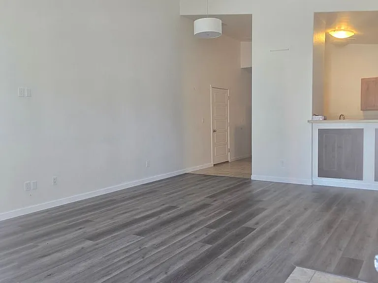 388 Blue River Dr — Photo 3