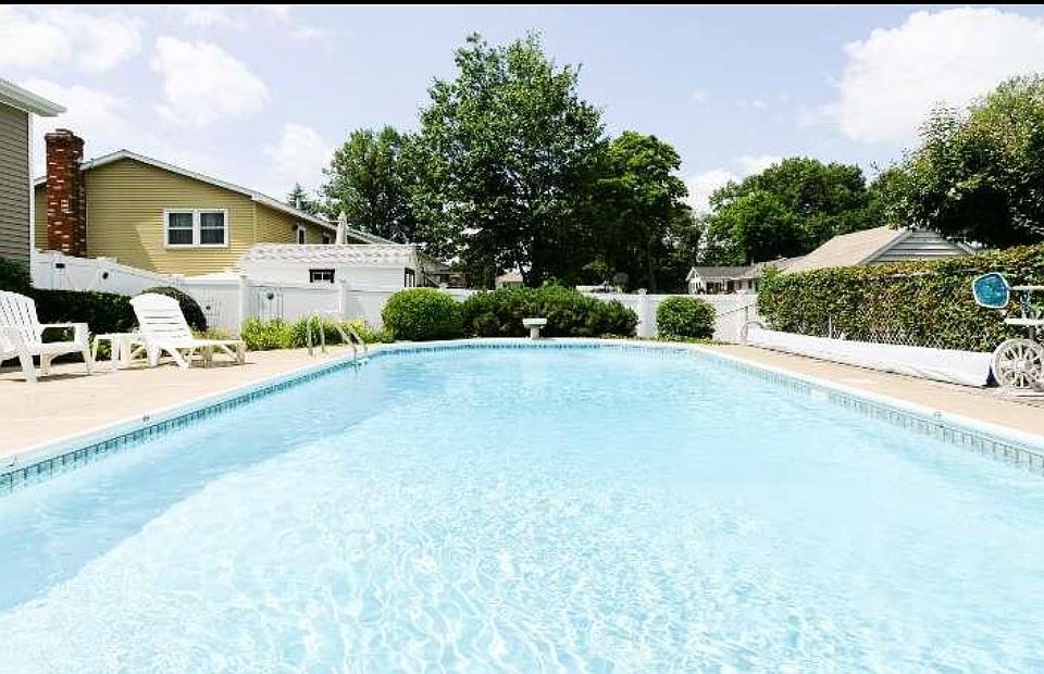 2nd image of 21 Jo Ann Ct