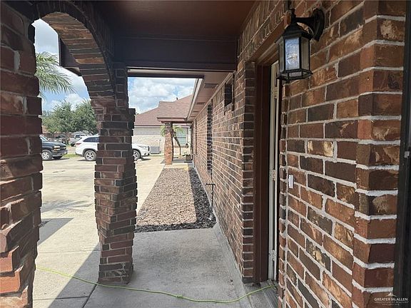 4th image of 108 E 19th St