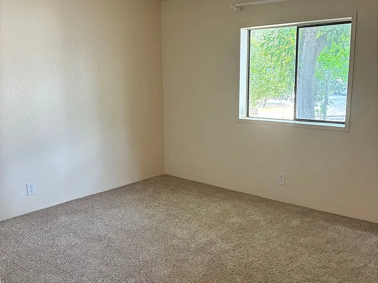 520 Sarma Dr — Photo 22