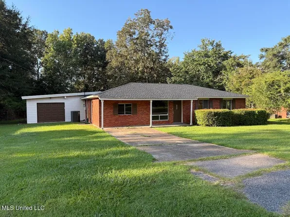 948 Clubhouse Dr, Wiggins, MS 39577