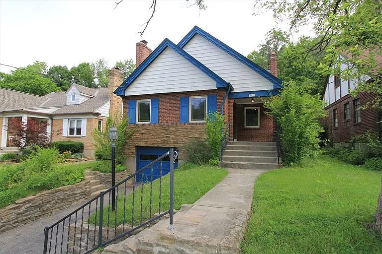 3 bed, 1.5 bath, 2443 sqft, $1,895 — Photo 1