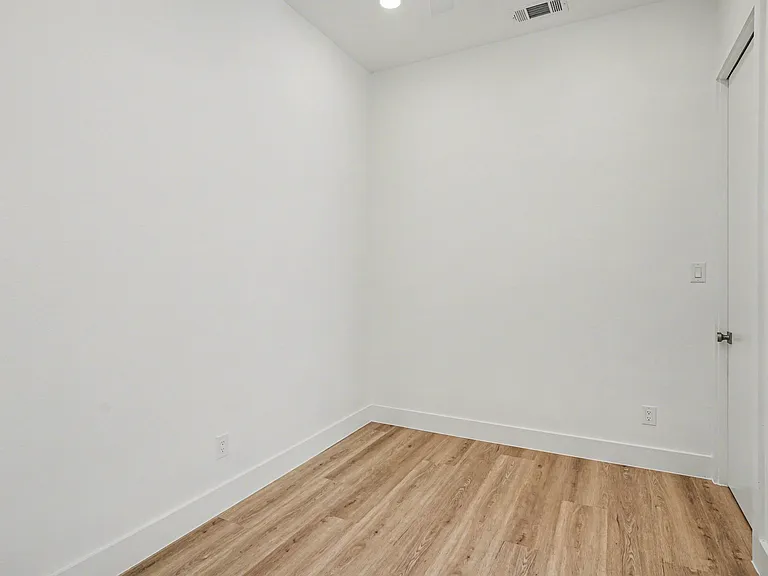 2217 N Fitzhugh Ave #205 — Photo 19