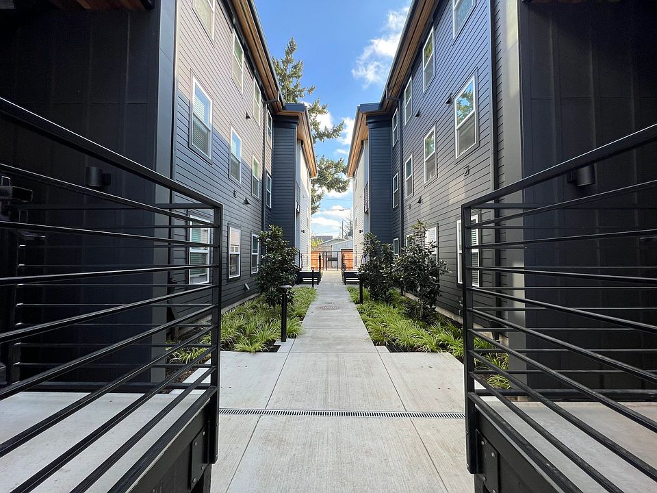 1st image of 6770 N Maryland Ave #104