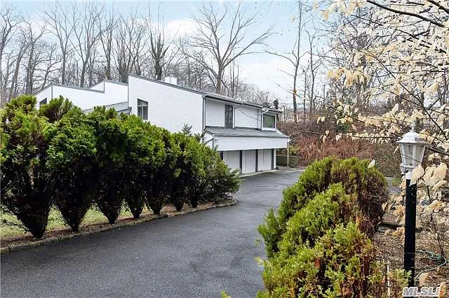 2 Astor Ln photo 1