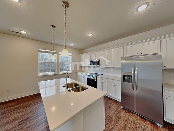 3rd image of 701 Castor Ct