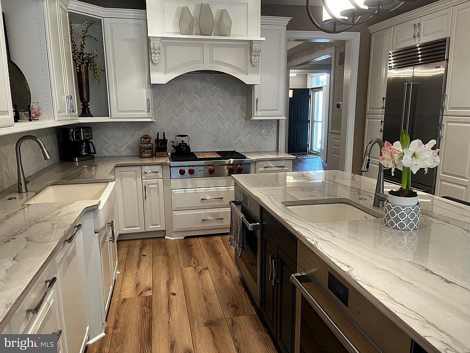 1st image of 580 Farmdale Cir