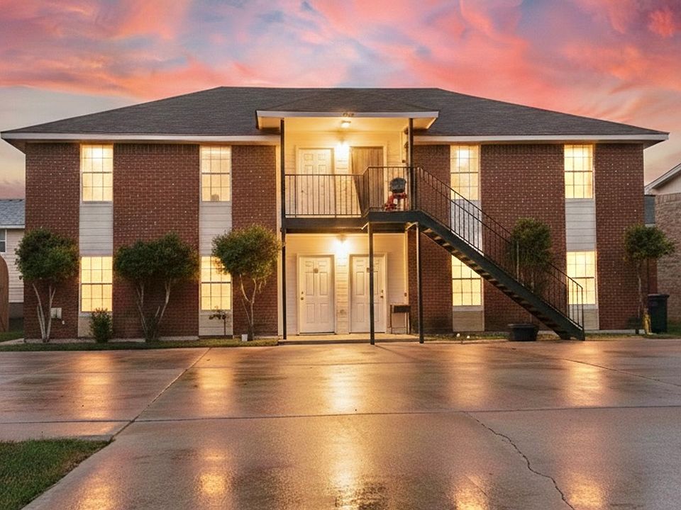 1st image of 1703 Benttree Dr APT A