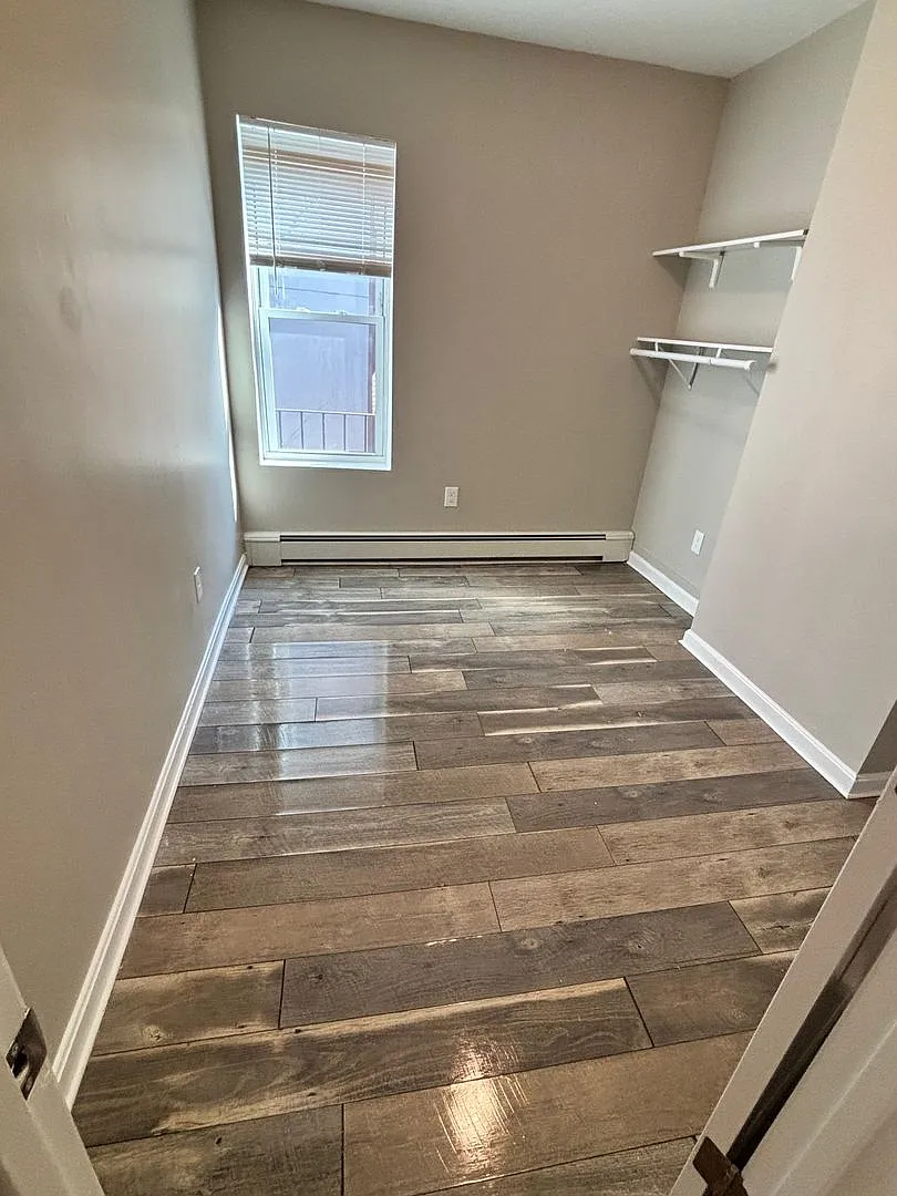 Newly updated 2bed in Chelsea is now available — Photo 3