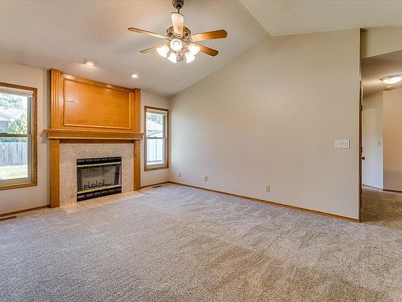 5th image of 306 N Stonegate Cir