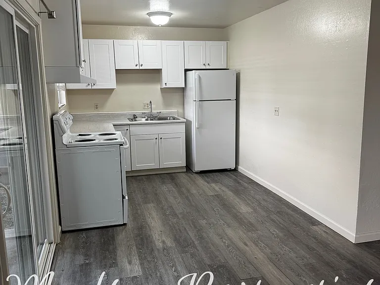 84 Nelson Ave #1 — Photo 1