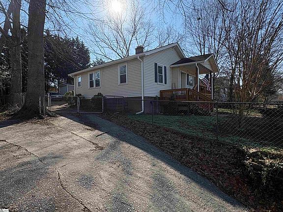 4th image of 216 Webster St