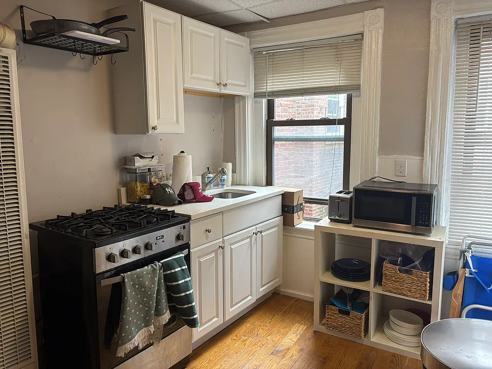 10 Wiget St #4