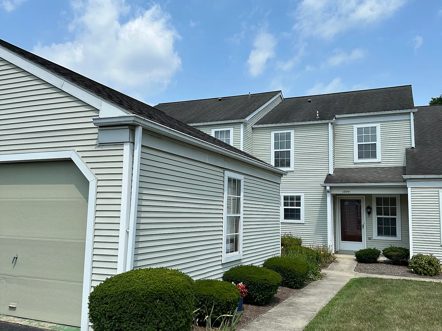 2 bed, 1.5 bath, 1300 sqft, $1,900 — Photo 4