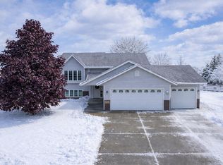 211 Clover Ct, Jordan, MN 55352