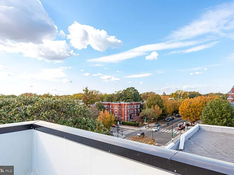 1516 E Capitol St NE — Photo 44