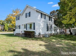 423 N Hudson St SE, Lowell, MI 49331