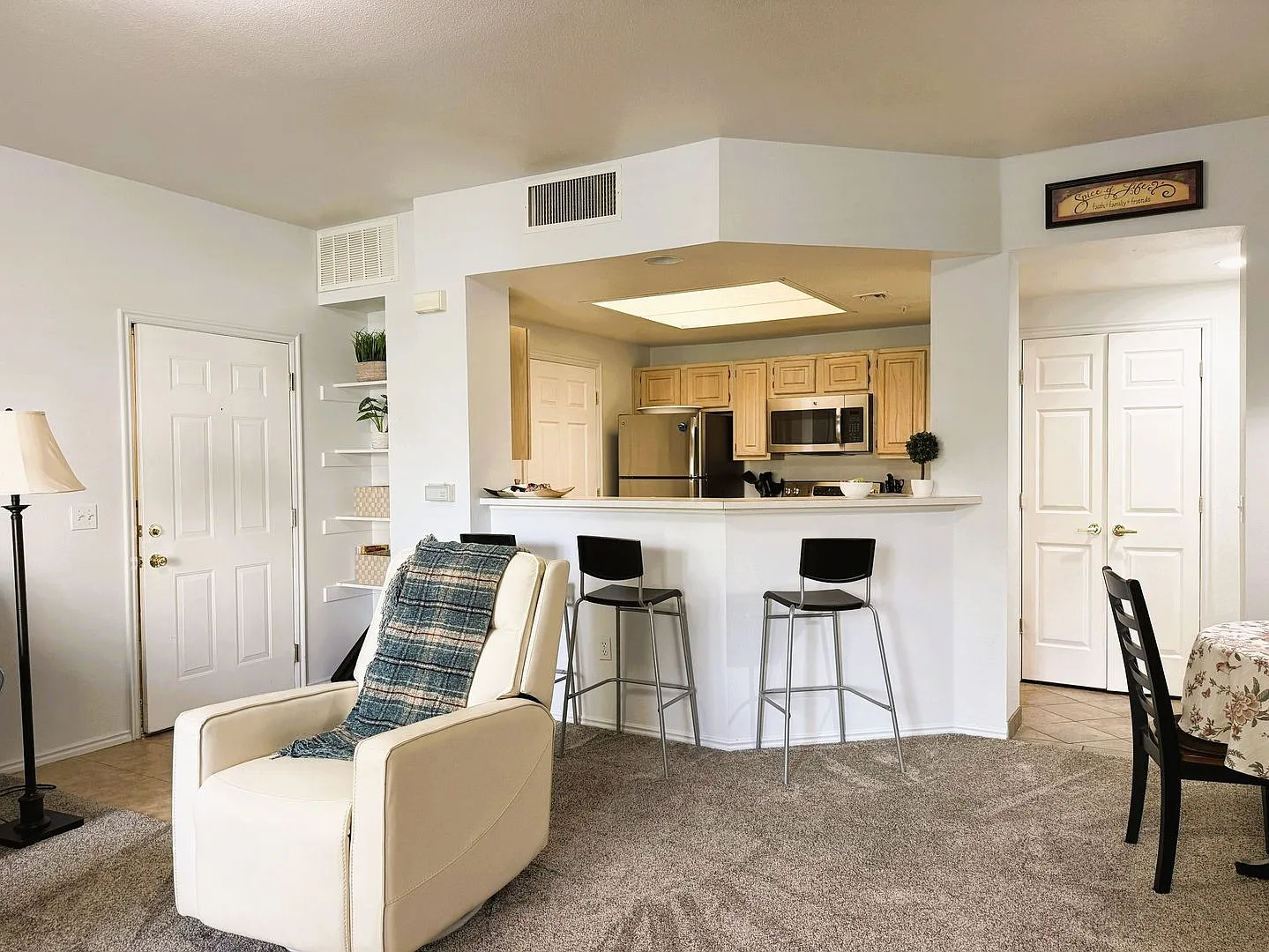 Canyon Creek Condo - 6 Month Lease - Furnished — Photo 2