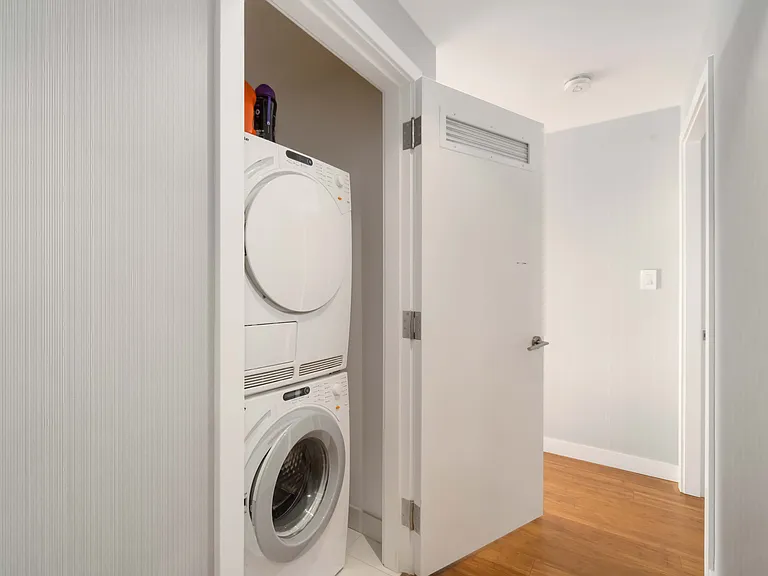 777 Richards St #D42 — Photo 20