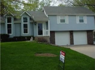 7946 Greenwood St, Lenexa, KS 66215