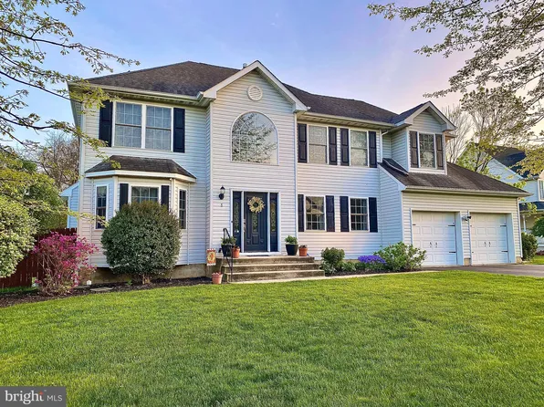 8 Augusta St, Wrightstown, NJ 08562