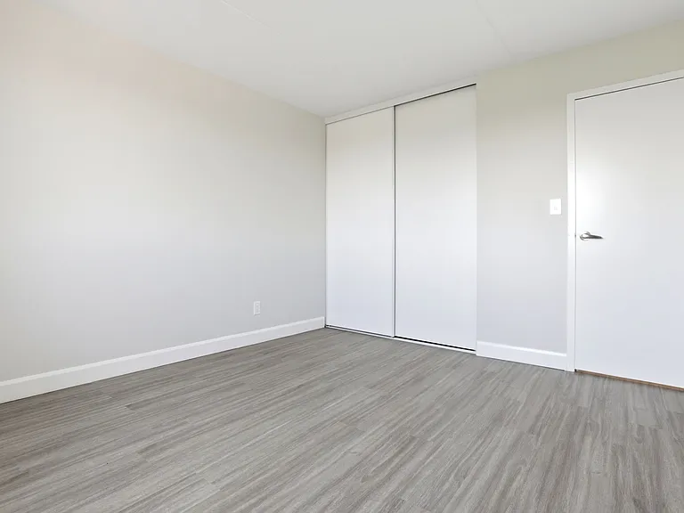 666 Chippawa St — Photo 17