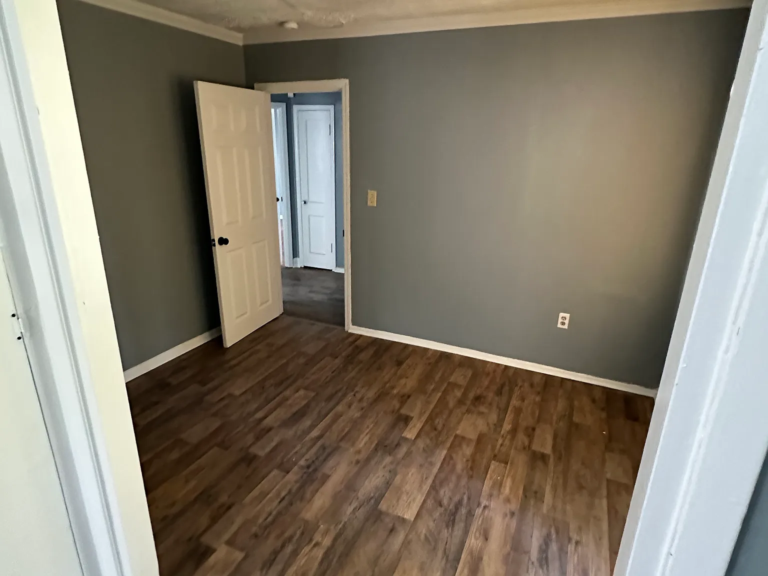 3 bed, 900 sqft, $880 — Photo 3