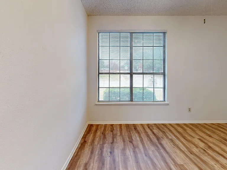 1900 Marlborough Dr — Photo 6